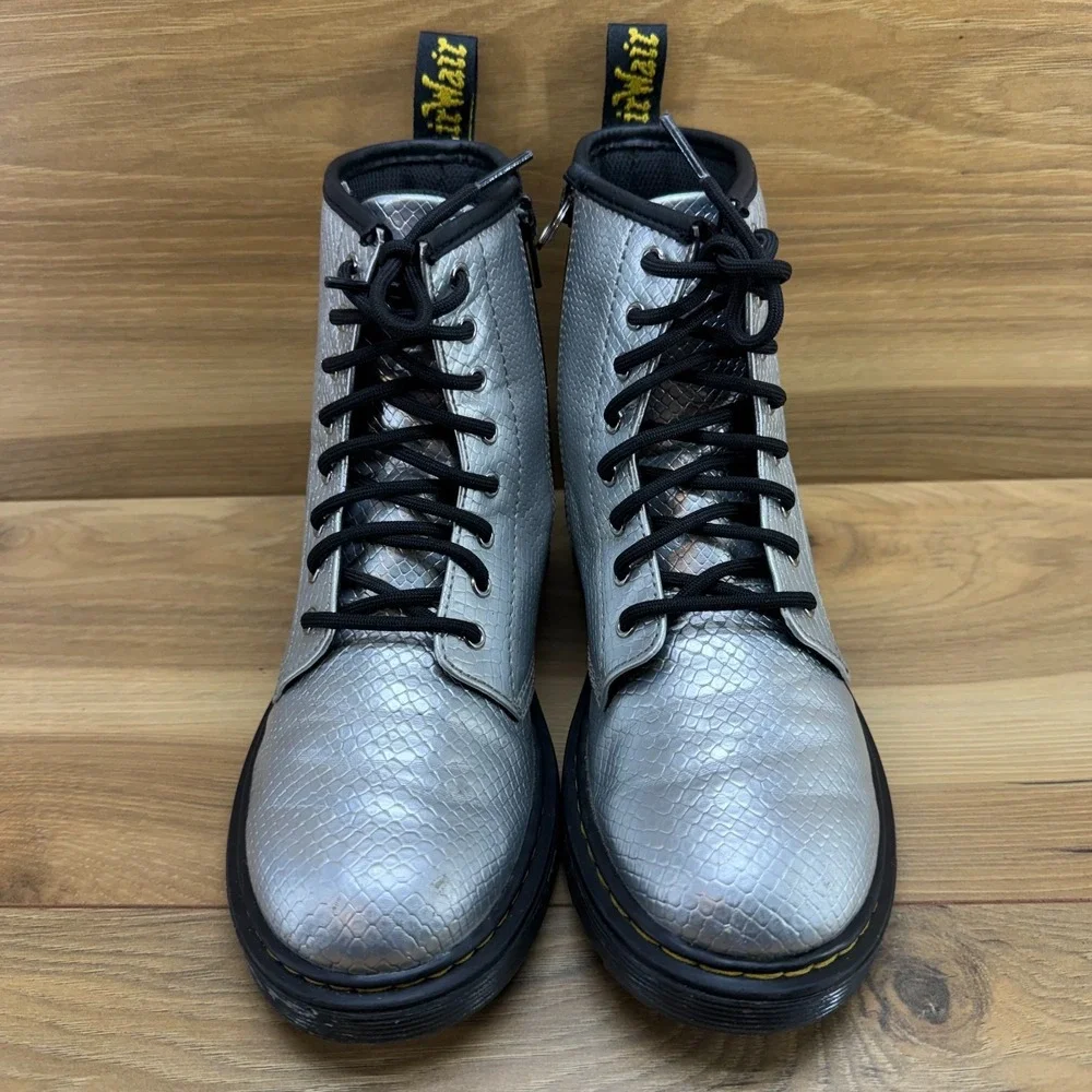 Dr Martens Combat Boots‎ Girls Youth Size 4 Metallic Silver Snake Print Punk